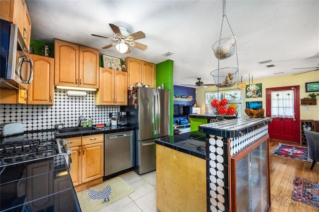 1017 NE 8TH AVENUE, Gainesville, FL 32601