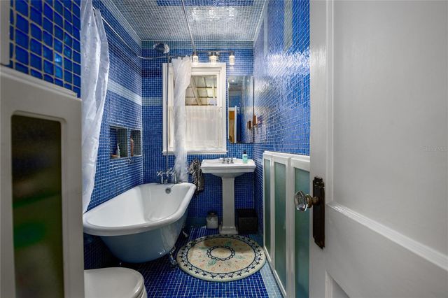 1017 NE 8TH AVENUE, Gainesville, FL 32601