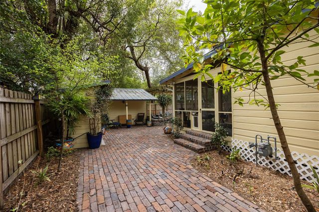 1017 NE 8TH AVENUE, Gainesville, FL 32601