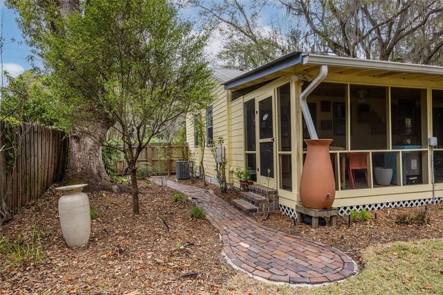 1017 NE 8TH AVENUE, Gainesville, FL 32601