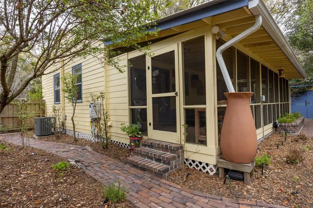 1017 NE 8TH AVENUE, Gainesville, FL 32601