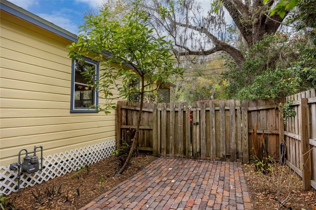 1017 NE 8TH AVENUE, Gainesville, FL 32601