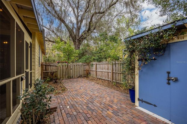 1017 NE 8TH AVENUE, Gainesville, FL 32601