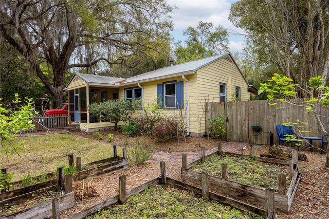 1017 NE 8TH AVENUE, Gainesville, FL 32601