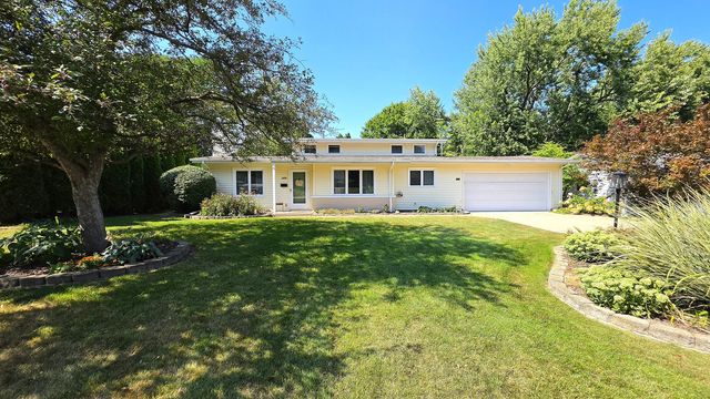 1410 Broadview Drive, Bettendorf, IA 52722