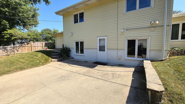 1410 Broadview Drive, Bettendorf, IA 52722