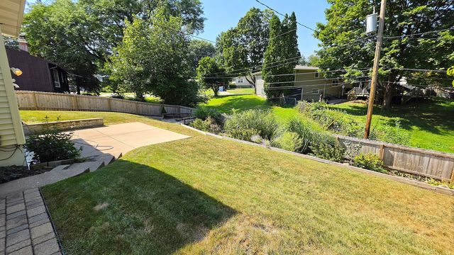 1410 Broadview Drive, Bettendorf, IA 52722