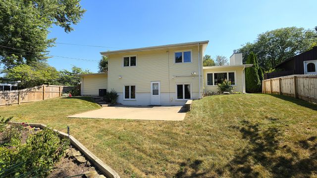 1410 Broadview Drive, Bettendorf, IA 52722