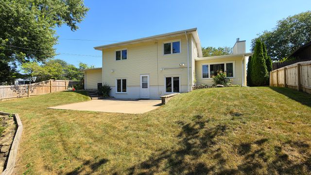 1410 Broadview Drive, Bettendorf, IA 52722