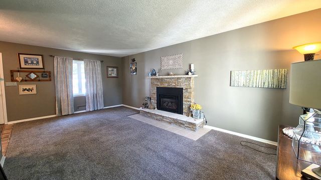 1410 Broadview Drive, Bettendorf, IA 52722