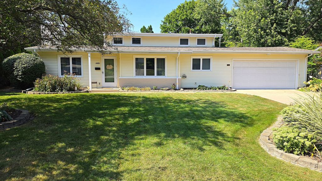 1410 Broadview Drive, Bettendorf, IA 52722