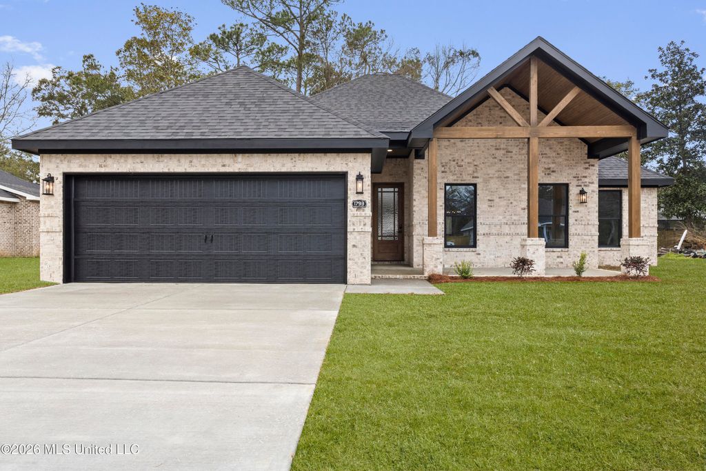 1601 Fairway Drive, Gautier, MS 39553