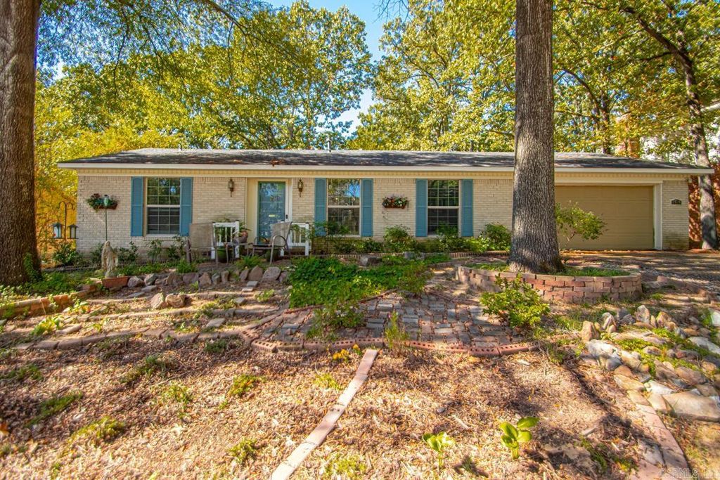 2714 Charter Oak Dr, Little Rock, AR 72227