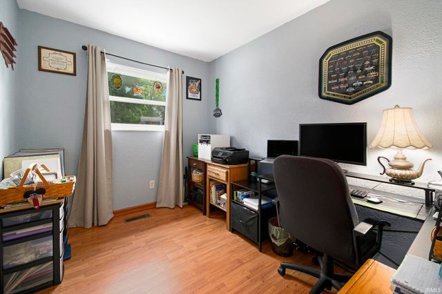 13495 N Hillside Drive, Syracuse, IN 46567