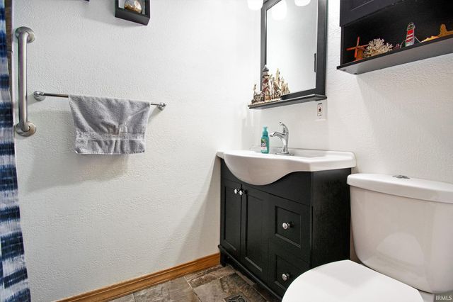 13495 N Hillside Drive, Syracuse, IN 46567