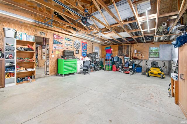 13495 N Hillside Drive, Syracuse, IN 46567