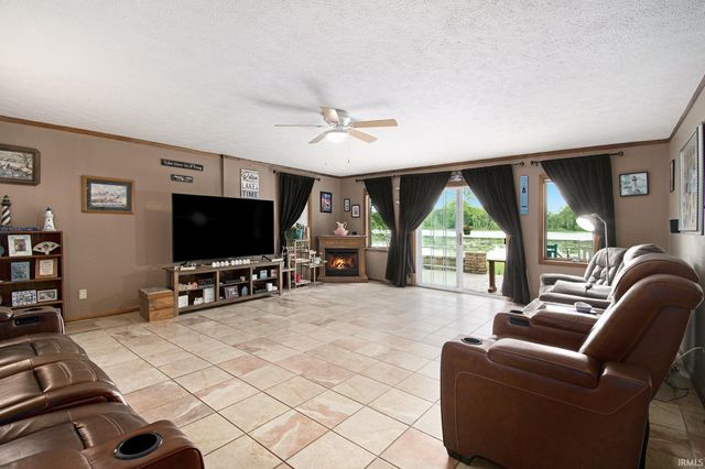 13495 N Hillside Drive, Syracuse, IN 46567