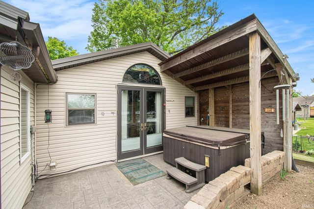 13495 N Hillside Drive, Syracuse, IN 46567