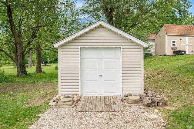 13495 N Hillside Drive, Syracuse, IN 46567