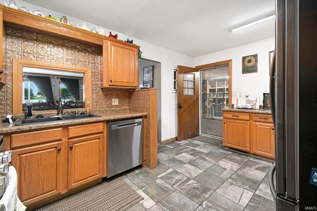 13495 N Hillside Drive, Syracuse, IN 46567