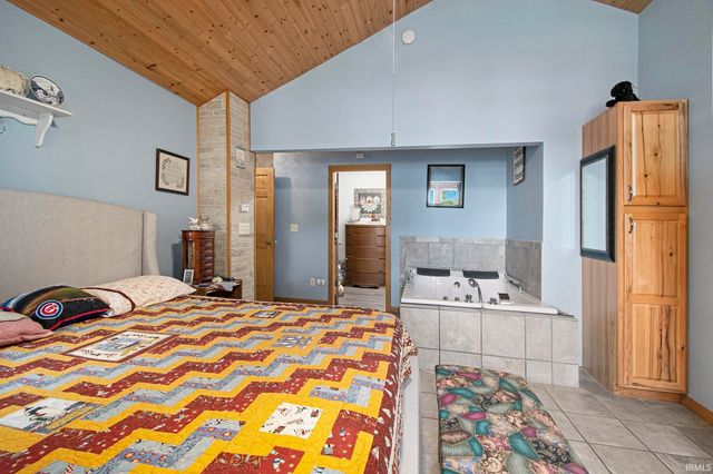 13495 N Hillside Drive, Syracuse, IN 46567