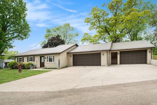 13495 N Hillside Drive, Syracuse, IN 46567