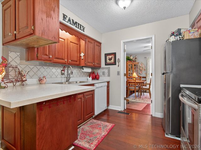 3200 E Price Road 33, Bartlesville, OK 74006