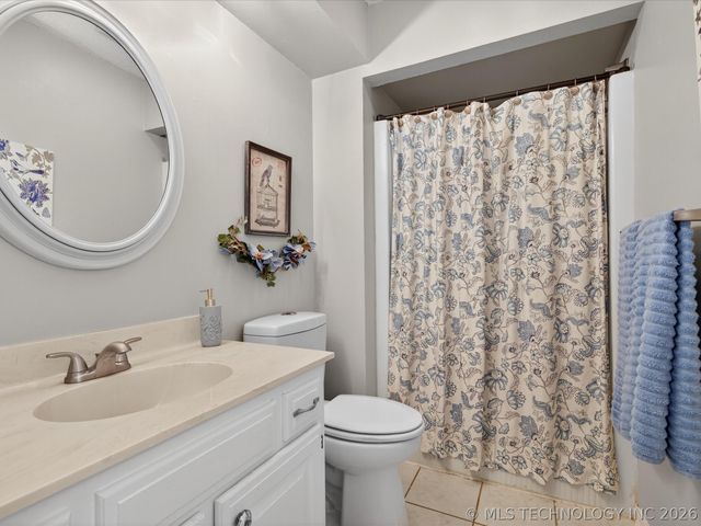 3200 E Price Road 33, Bartlesville, OK 74006