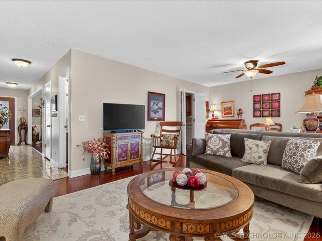 3200 E Price Road 33, Bartlesville, OK 74006