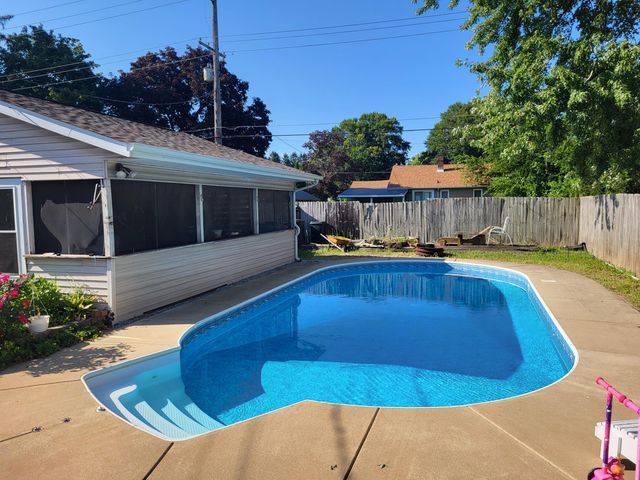 907 Division Street, La Porte, IN 46350