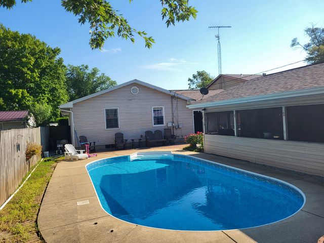 907 Division Street, La Porte, IN 46350