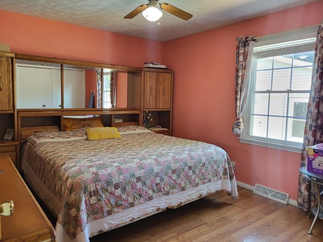 907 Division Street, La Porte, IN 46350