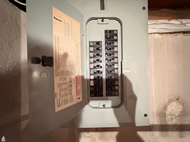 32245 Wareham Drive, Warren, MI 48092