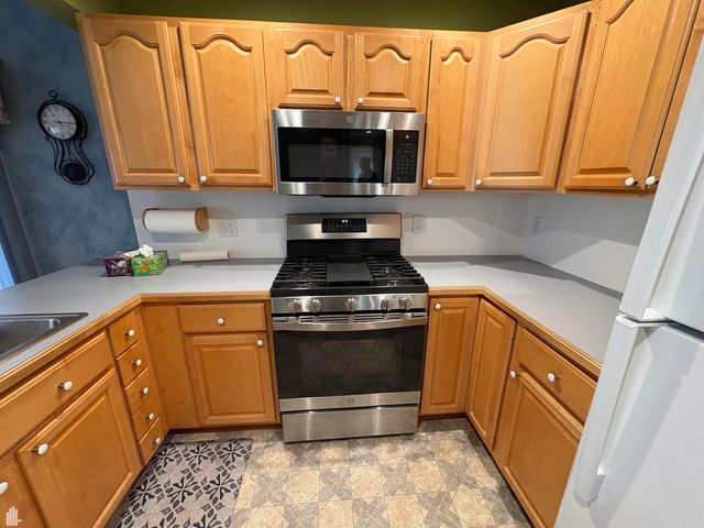 32245 Wareham Drive, Warren, MI 48092