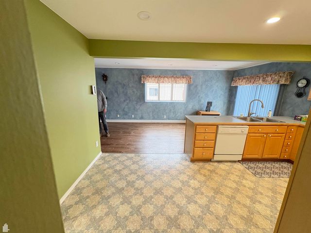 32245 Wareham Drive, Warren, MI 48092