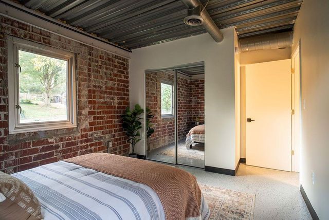 15 BURBANK SW Drive 4, Atlanta, GA 30314