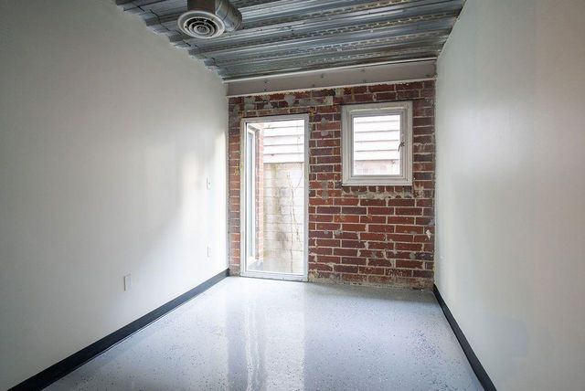 15 BURBANK SW Drive 4, Atlanta, GA 30314