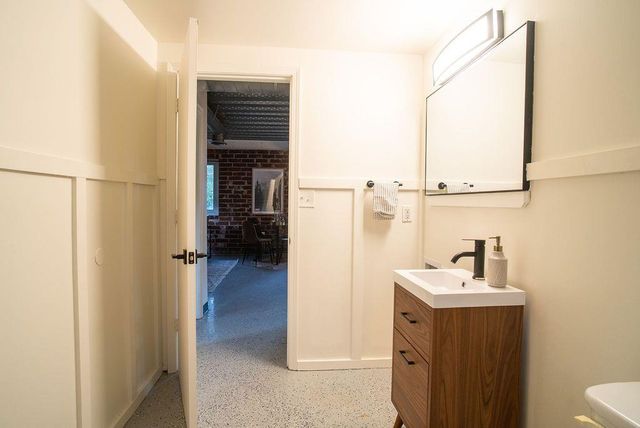 15 BURBANK SW Drive 4, Atlanta, GA 30314