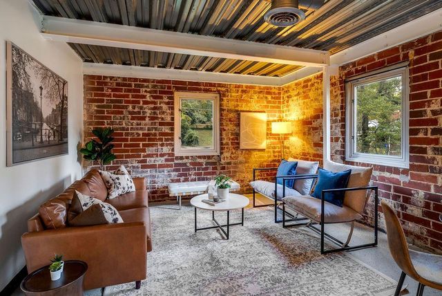 15 BURBANK SW Drive 4, Atlanta, GA 30314