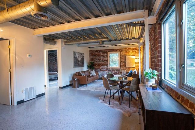 15 BURBANK SW Drive 4, Atlanta, GA 30314