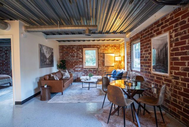 15 BURBANK SW Drive 4, Atlanta, GA 30314