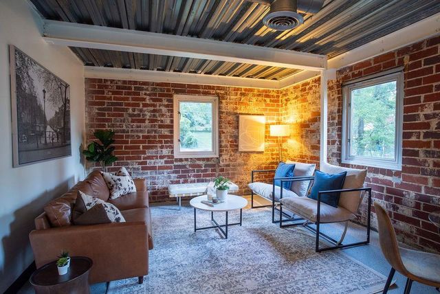 15 BURBANK SW Drive 4, Atlanta, GA 30314