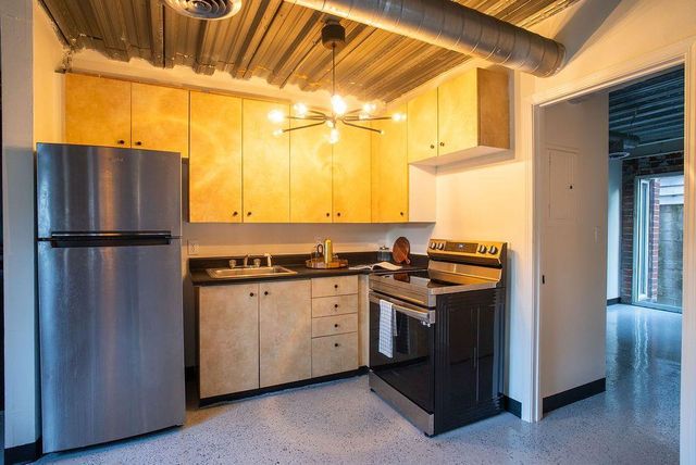 15 BURBANK SW Drive 4, Atlanta, GA 30314