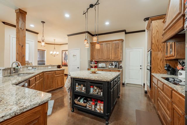 910 Angus Road, Waxahachie, TX 75167