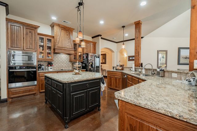910 Angus Road, Waxahachie, TX 75167