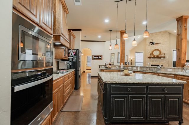 910 Angus Road, Waxahachie, TX 75167