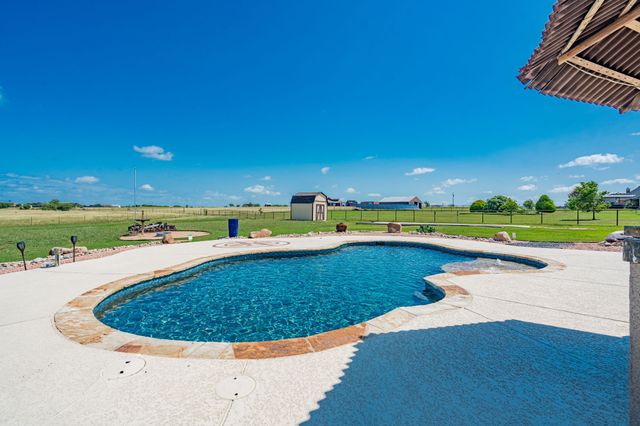 910 Angus Road, Waxahachie, TX 75167