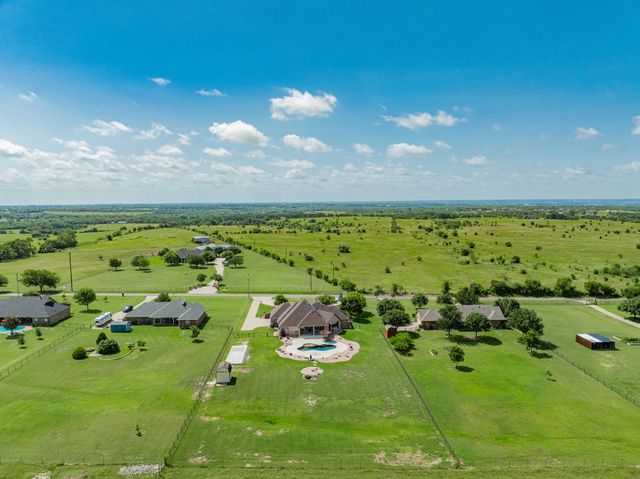 910 Angus Road, Waxahachie, TX 75167