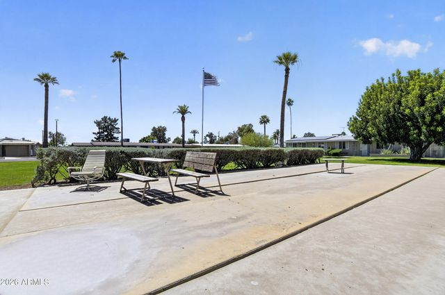 10582 W OAKMONT Drive, Sun City, AZ 85351