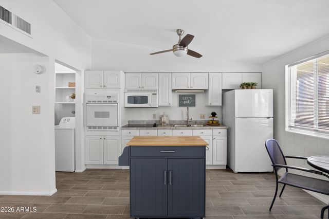 10582 W OAKMONT Drive, Sun City, AZ 85351